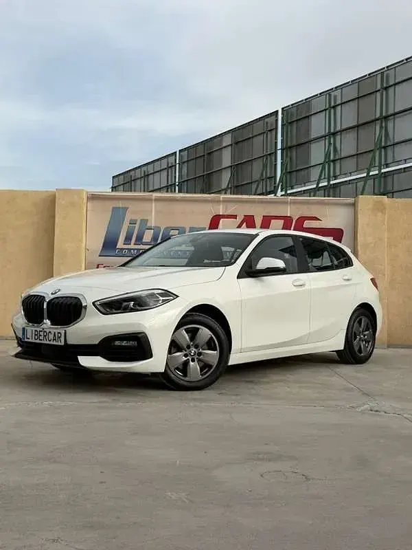 Usado BMW 116 116 CV (85 kW) 2021 Blanco Utilitario
