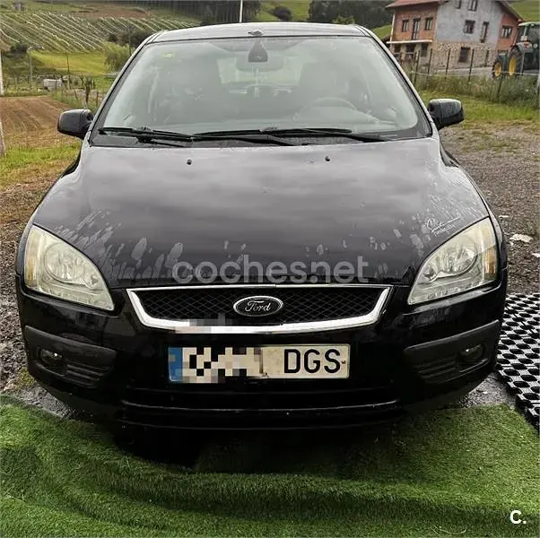 Usado Ford Focus Ghia 136 CV (100 kW) 2005 Negro Berlina