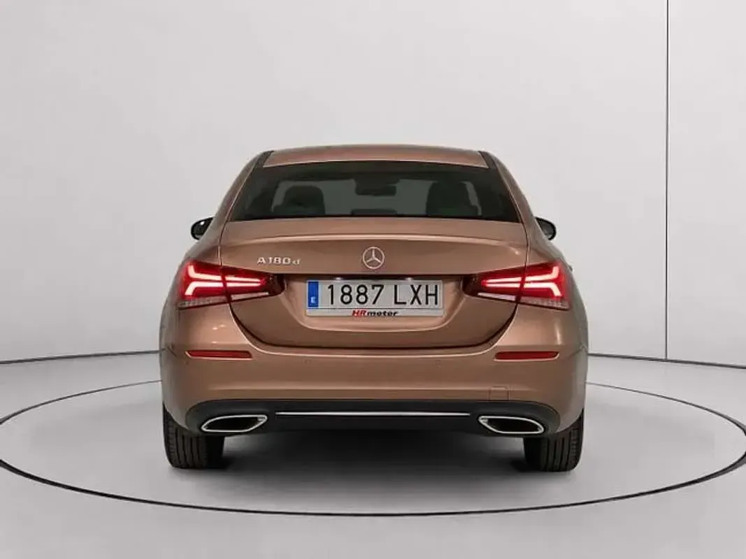 Usado Mercedes A180 116 CV (85 kW) 2022 Amarillo Berlina