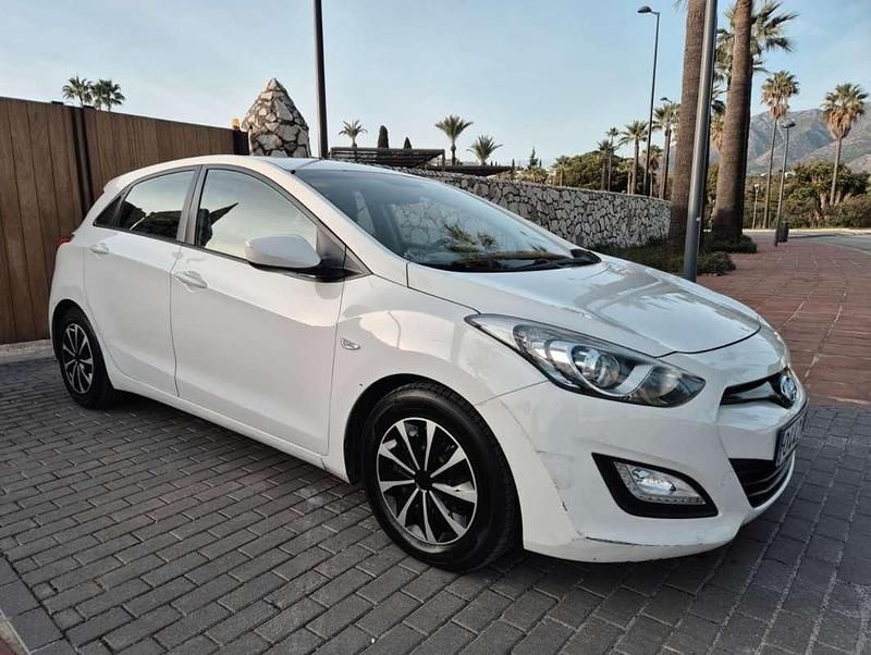 Usado Hyundai i30 110 CV (80 kW) 2013 Blanco Utilitario