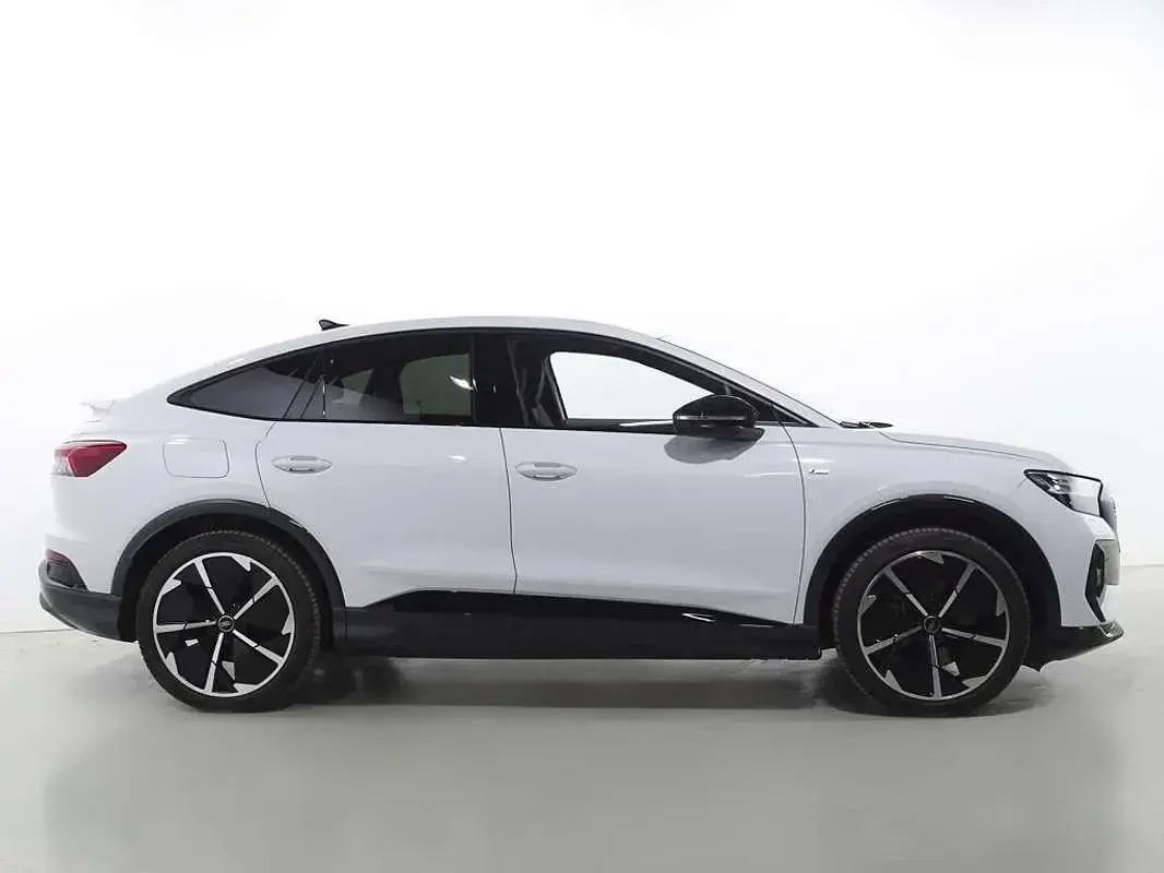Usado Audi Q4 Sportback e-tron Ambiente 210 kW (286 CV) 2024 Blanco SUV