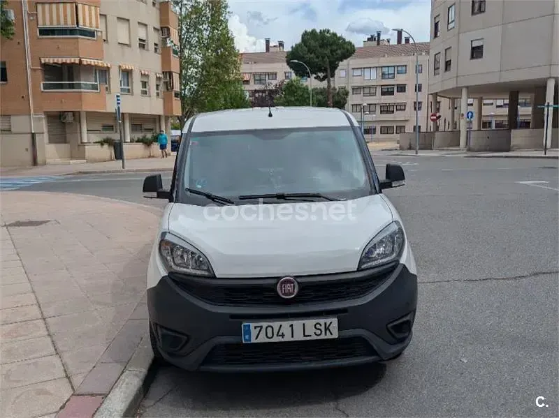 Usado Fiat Doblò Active 120 CV (88 kW) 2016 Blanco Monovolumen