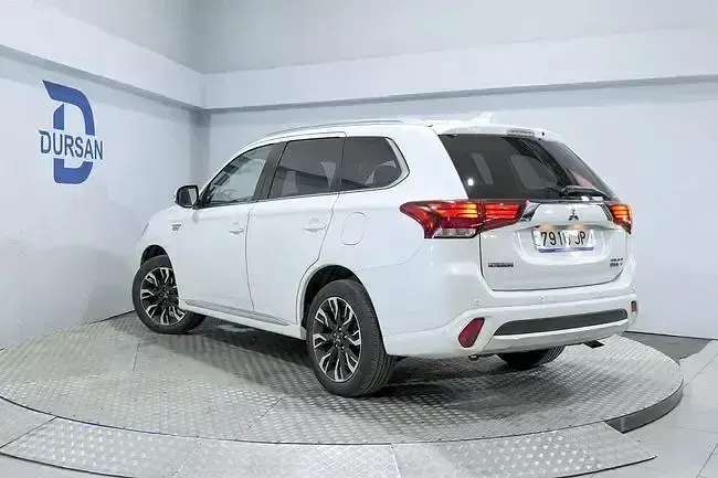 Usado Mitsubishi Outlander P-HEV 204 CV (150 kW) 2016 Blanco SUV