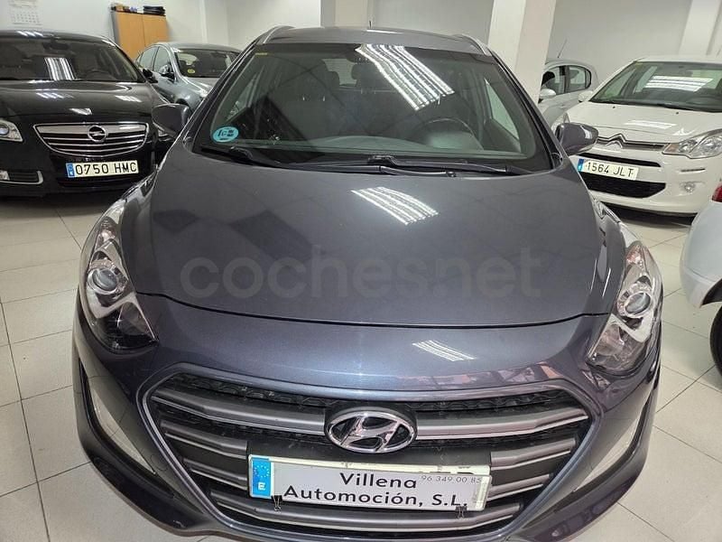 Usado Hyundai i30 GO! 110 CV (80 kW) 2017 Gris / plata Familiar