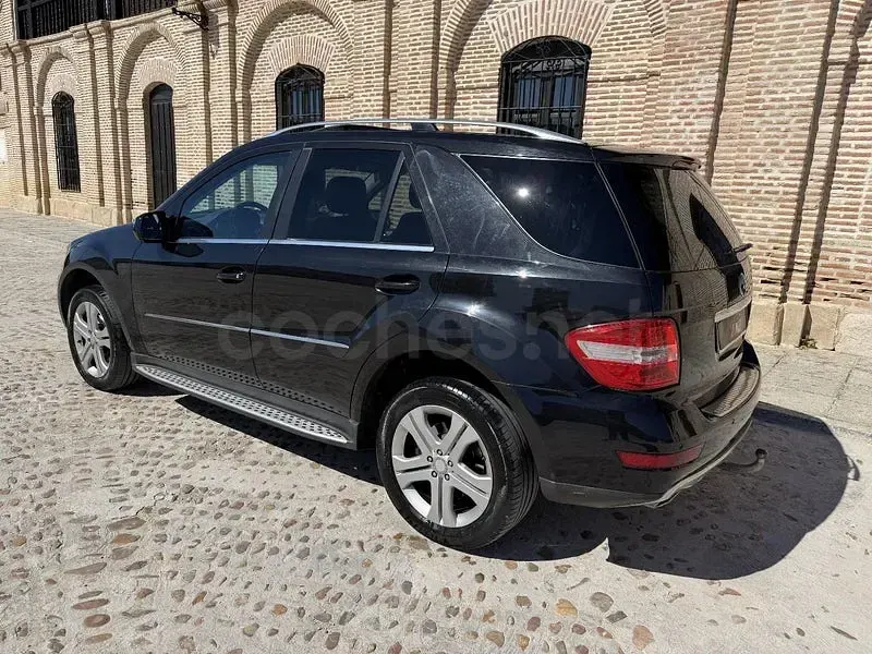 Usado Mercedes ML320 224 CV (164 kW) 2009 Negro SUV