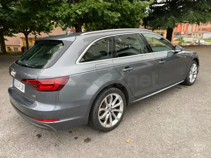 Usado Audi A4 S-Line 150 CV (110 kW) 2018 Gris / plata Familiar