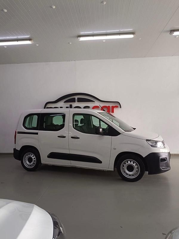 Usado Citroën Berlingo Feel 102 CV (75 kW) 2020 Blanco Monovolumen