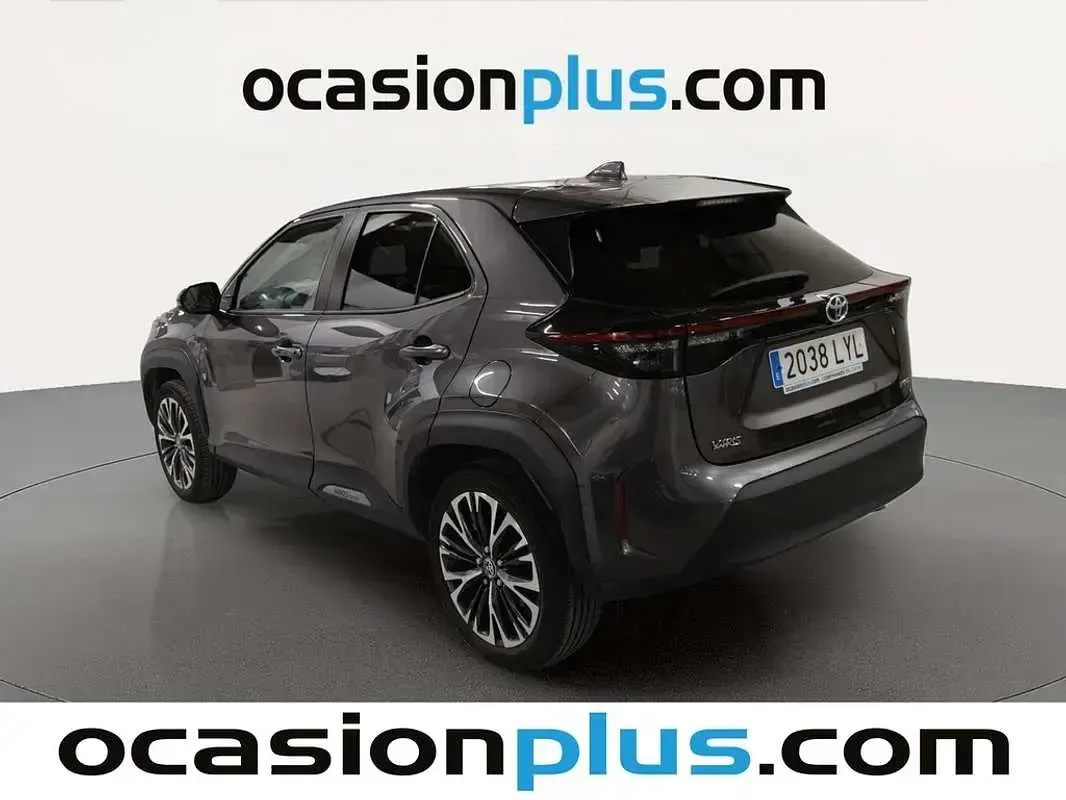 Usado Toyota Yaris Cross Plus 116 CV (85 kW) 2022 Gris SUV