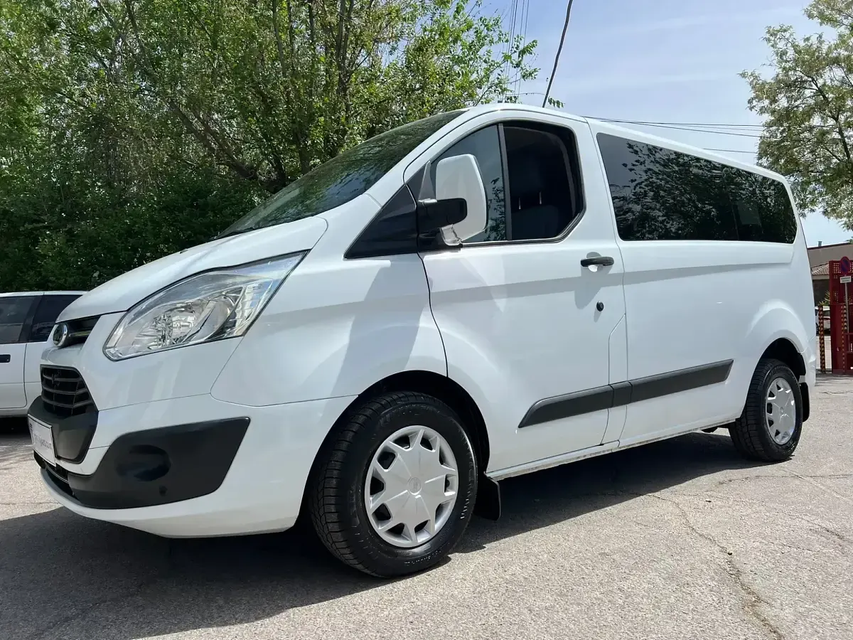 Usado Ford Transit Custom Trend 105 CV (77 kW) 2017 Blanco Familiar