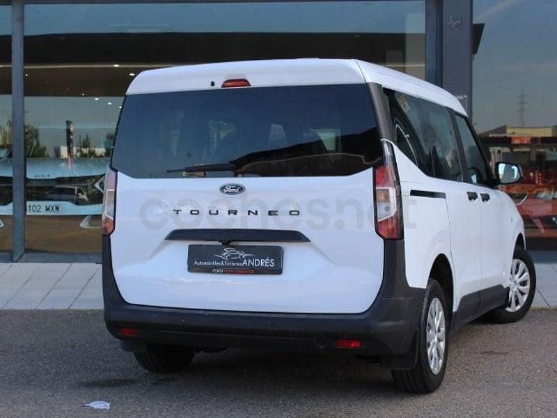 Usado Ford Tourneo Courier Trend 125 CV (91 kW) 2024 Blanco Monovolumen