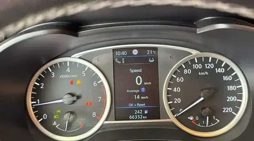 Usado Nissan Micra Tekna 117 CV (86 kW) 2020 Power blue (metalizado) Utilitario