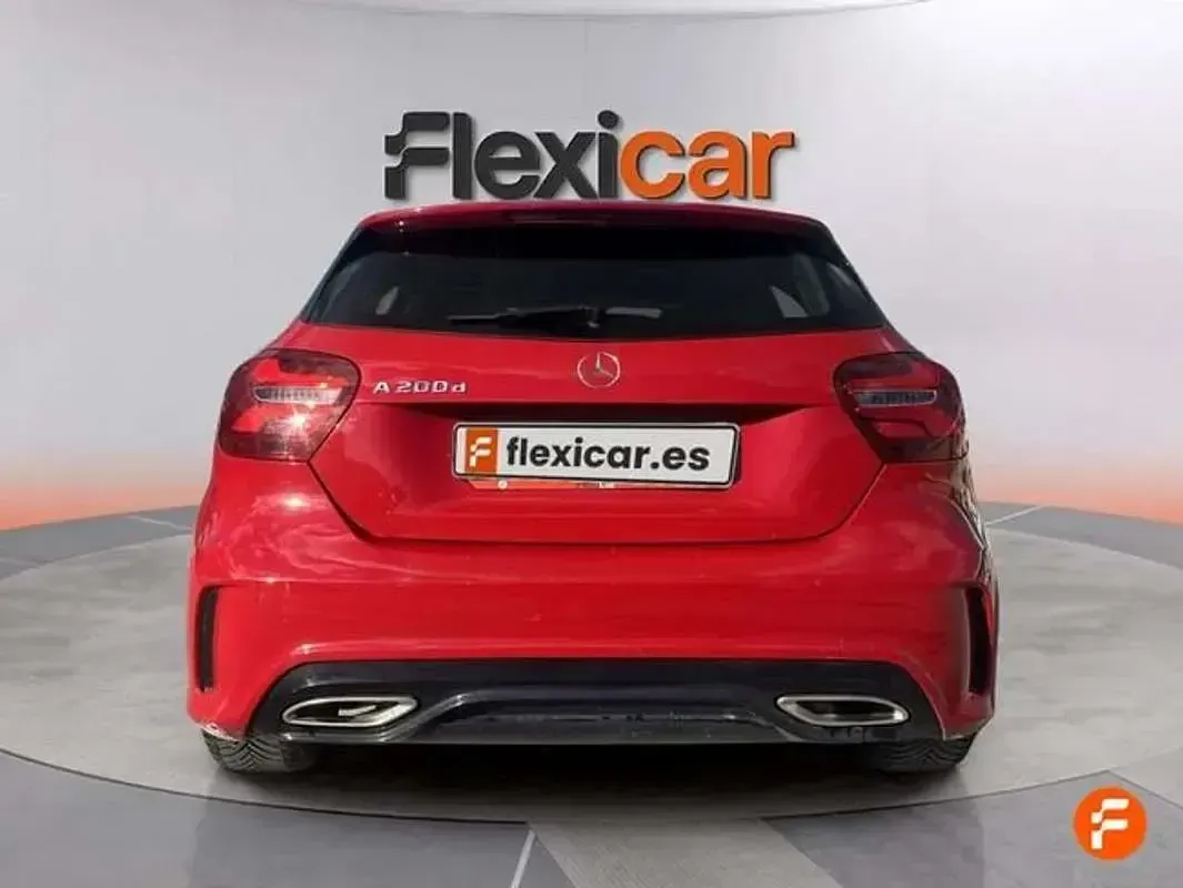 Usado Mercedes A200 139 CV (102 kW) 2018 Rojo Utilitario