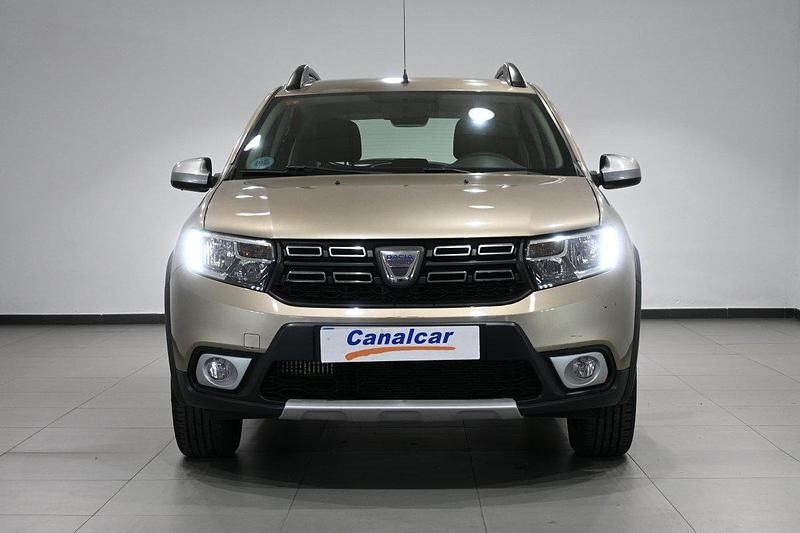 Usado Dacia Sandero Essentiel 90 CV (66 kW) 2020 Beige