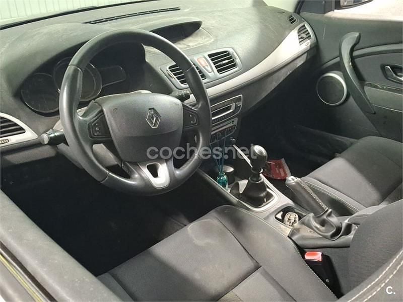 Usado Renault Mégane Dynamique 110 CV (80 kW) 2010 Gris / plata Berlina
