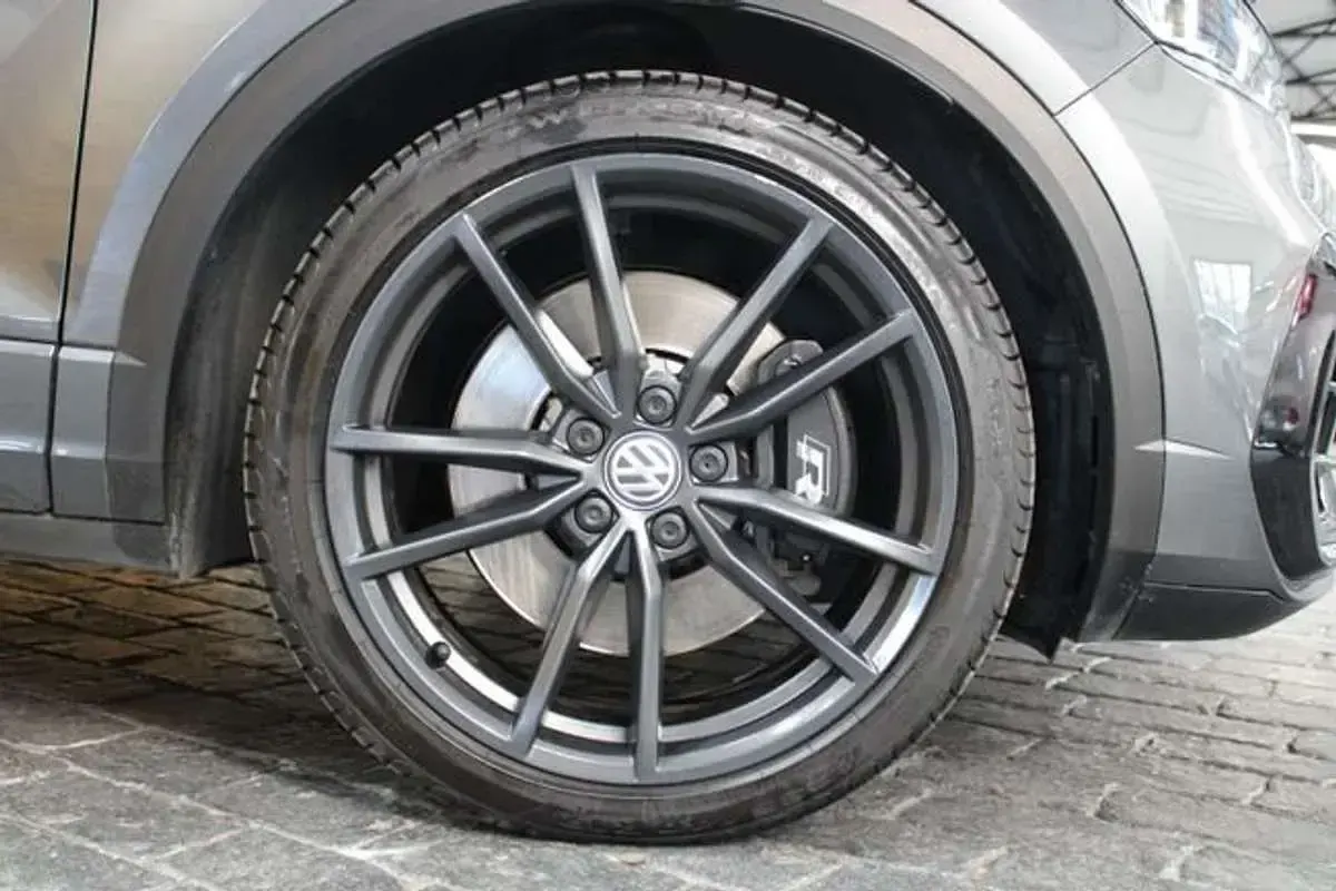 Usado VW T-Roc R 300 CV (220 kW) 2020 Gris SUV
