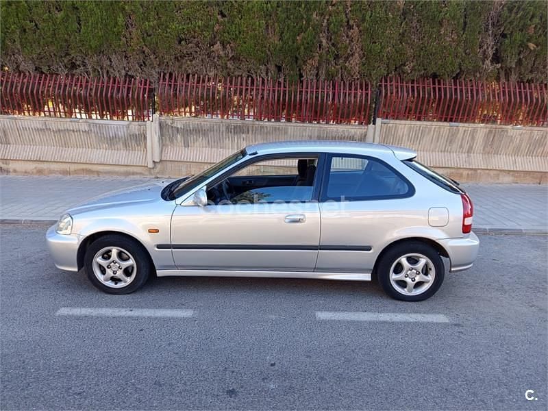 Usado Honda Civic S 90 CV (66 kW) 2000 Gris / plata Berlina