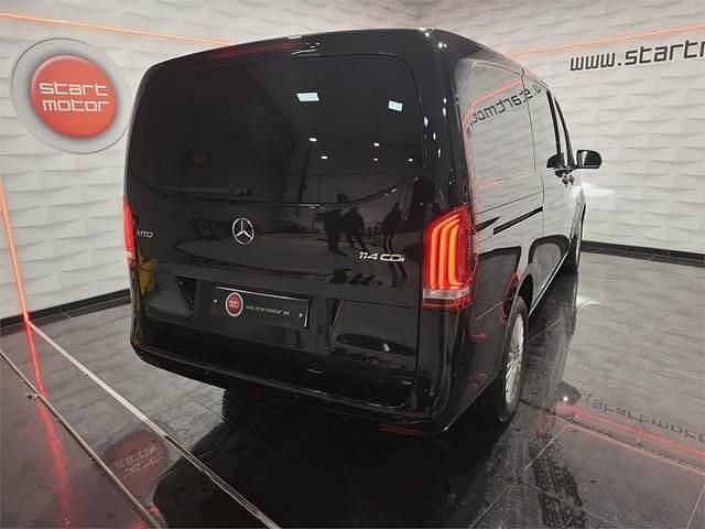 Usado Mercedes Vito 136 CV (100 kW) 2021 Negronegro Van