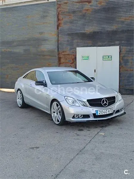 Usado Mercedes E250 Elegance 204 CV (150 kW) 2009 Gris / plata Coupe