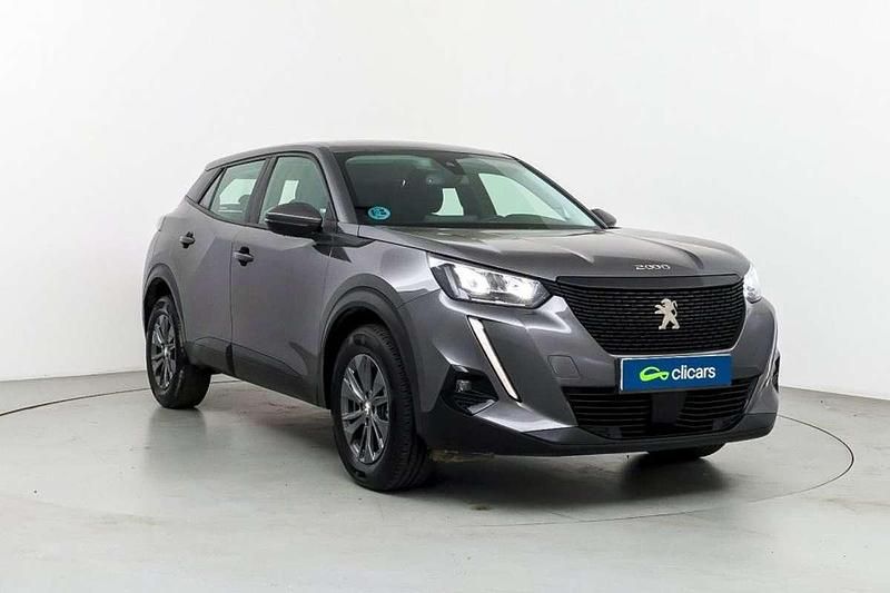 Usado Peugeot 2008 Active 110 CV (80 kW) 2021 Gris SUV