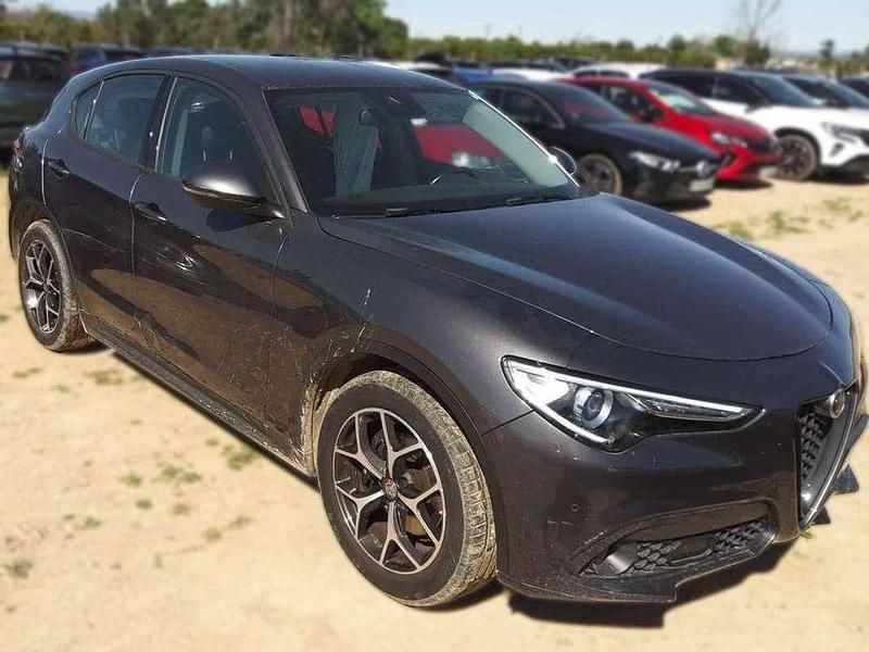 Usado Alfa Romeo Stelvio Sprint 190 CV (139 kW) 2021 Gris SUV