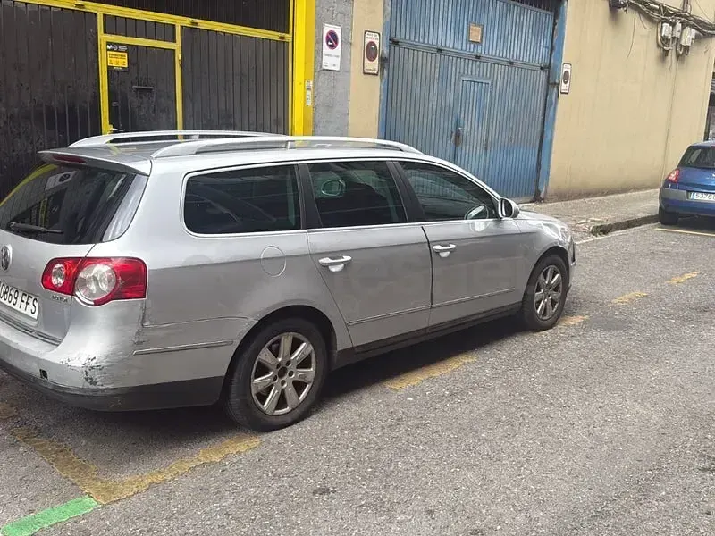 Usado VW Passat Advance 140 CV (102 kW) 2006 Gris / plata Familiar