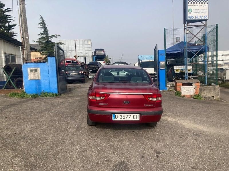 Usado Renault Mégane Authentique 110 CV (80 kW) 2000 Granate Berlina