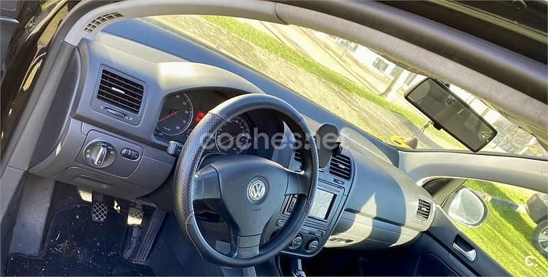 Usado VW Golf IV 102 CV (75 kW) 2005 Negro Berlina