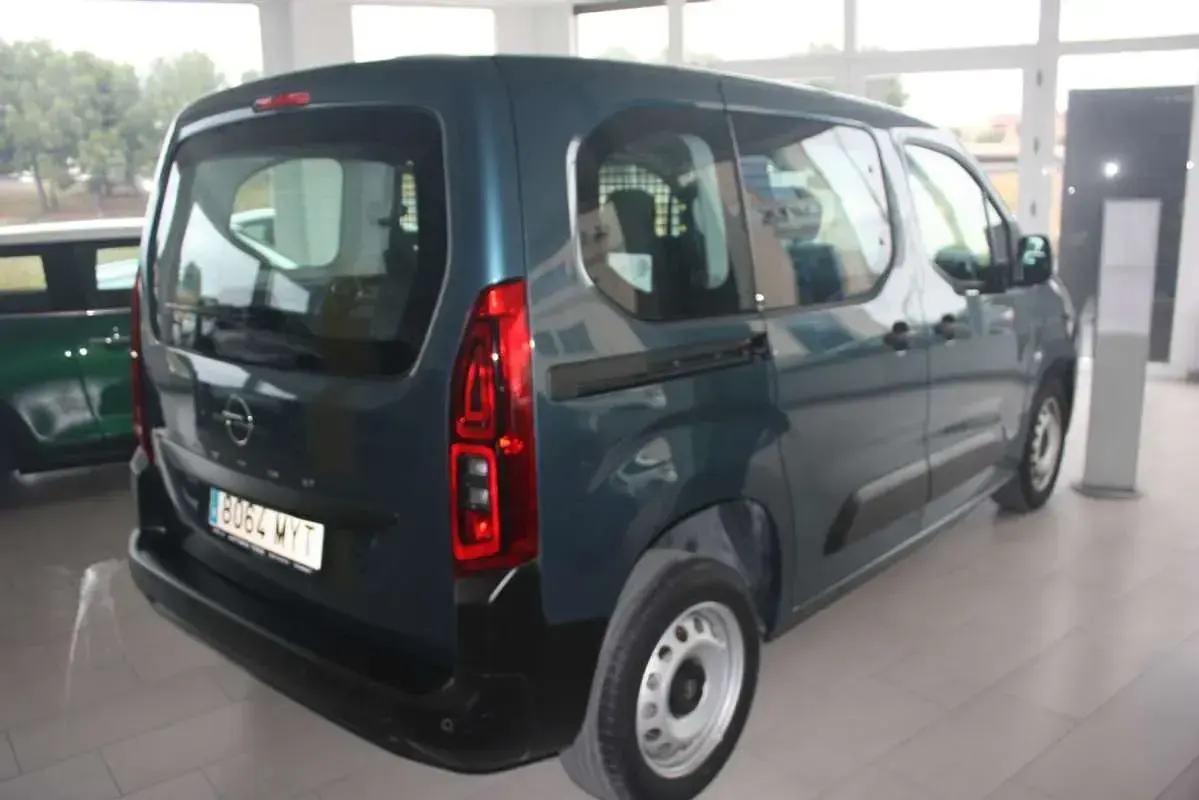 Usado Opel Combo S 102 CV (75 kW) 2025 Azul Monovolumen