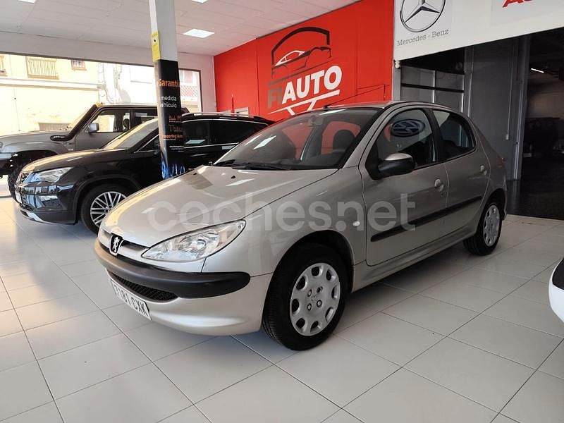 Gris / plata Usado 2004 Peugeot 206 Berlina | 4199 € (Caro) - Imagen 1/4