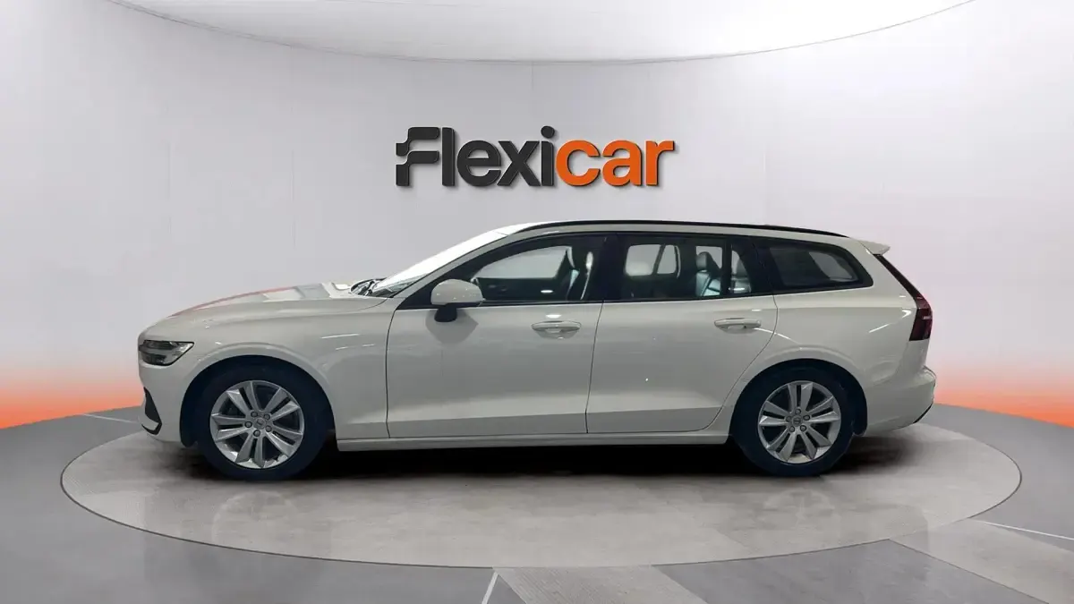 Usado Volvo V60 Kinetic 150 CV (110 kW) 2019 Blanco Familiar