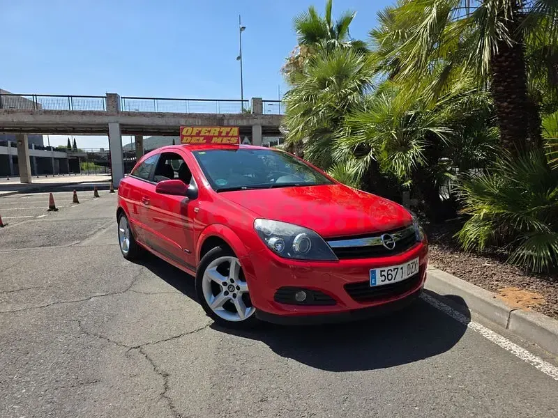 Usado Opel Astra GTC Sport 105 CV (77 kW) 2006 Rojo Berlina