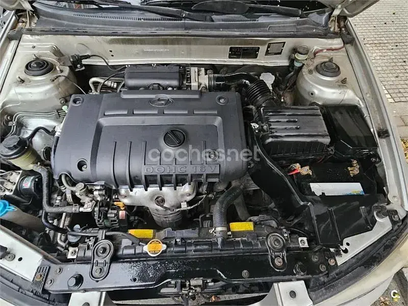 Usado Hyundai Elantra GLS 107 CV (78 kW) 2002 Gris / plata Berlina