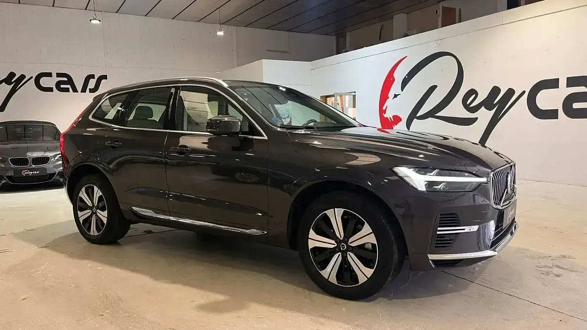 Usado Volvo XC60 Plus 350 CV (257 kW) 2023 Gris SUV