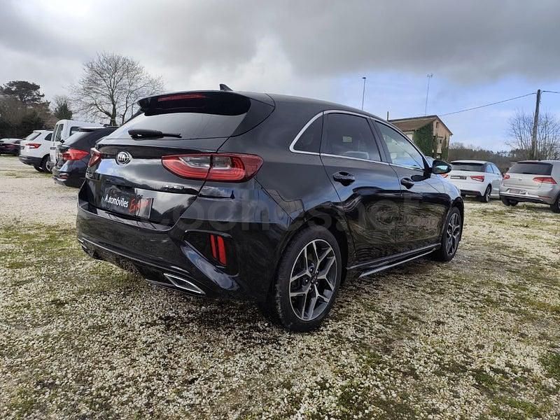 Usado Kia Ceed 136 CV (100 kW) 2021 Negro Utilitario