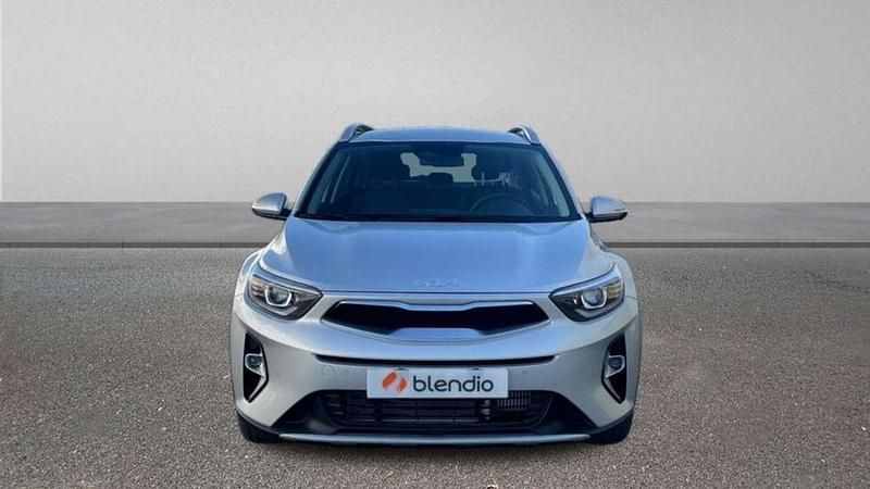 Usado Kia Stonic 101 CV (74 kW) 2024 Plateado SUV