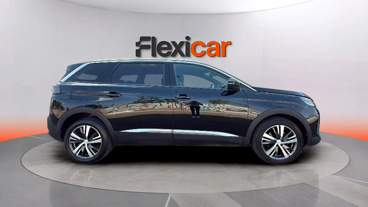 Usado Peugeot 5008 GT 131 CV (96 kW) 2024 Negro SUV