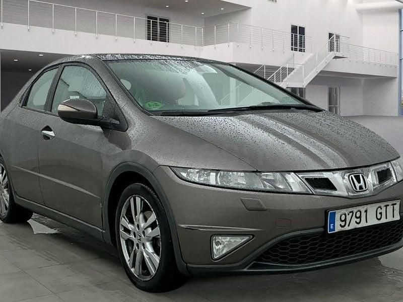 Usado Honda Civic Luxury 140 CV (102 kW) 2010 Gris / plata Berlina