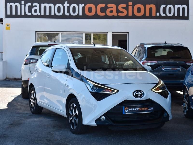 Usado Toyota Aygo X-play 72 CV (52 kW) 2021 Blanco Utilitario