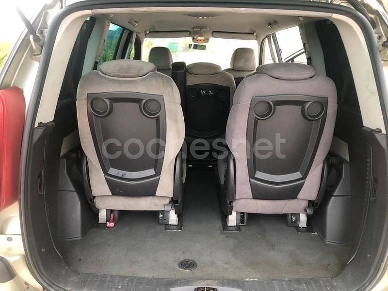 Usado Peugeot 807 130 CV (95 kW) 2005 Beige Monovolumen