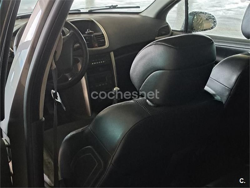 Usado Peugeot 207 Outdoor Outdoor 110 CV (80 kW) 2007 Gris / plata Familiar