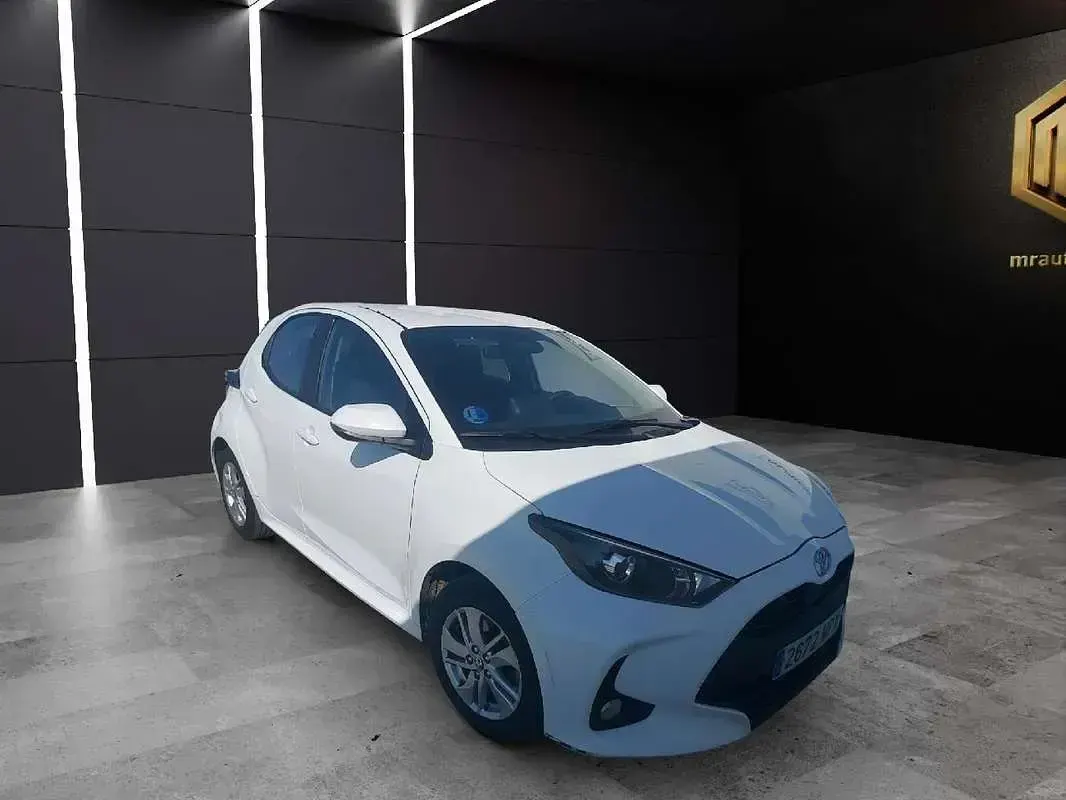 Usado Toyota Yaris Business Edition 116 CV (85 kW) 2024 Blanco Utilitario