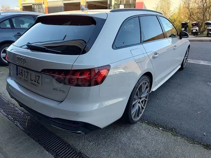 Usado Audi A4 190 CV (139 kW) 2021 Blanco Familiar