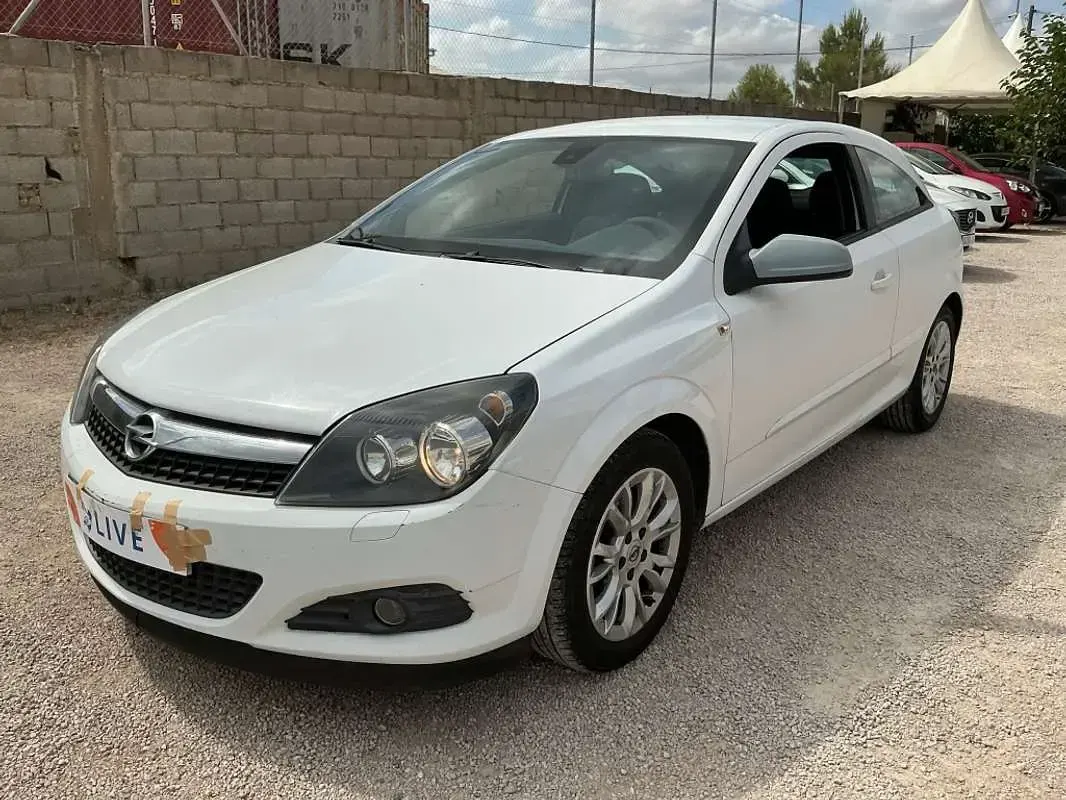 Usado Opel Astra GTC Cosmo 99 CV (72 kW) 2008 Utilitario