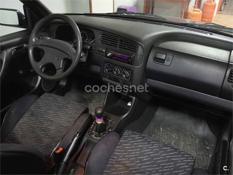 Usado VW Golf Cabriolet 75 CV (55 kW) 1996 Negro Descapotable