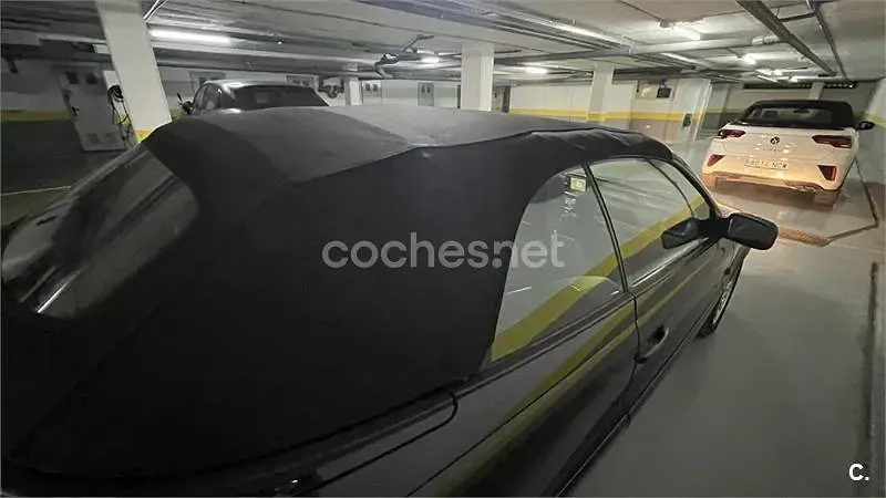 Usado Volvo C70 200 CV (147 kW) 2004 Negro Descapotable