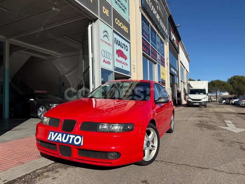 Rojo Usado 2004 Seat Leon Berlina | 2799 € (Precio justo) - Imagen 1/4