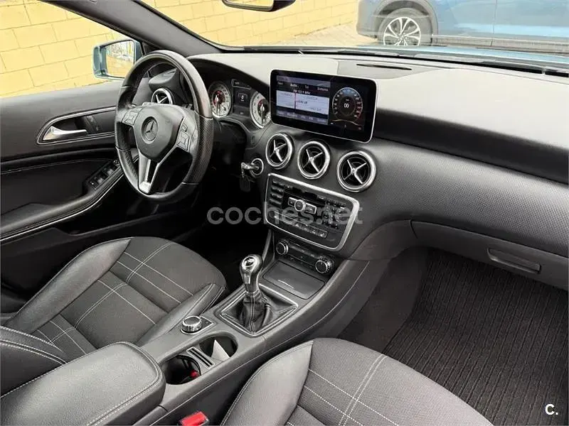 Usado Mercedes A180 Urban 122 CV (89 kW) 2016 Azul Berlina