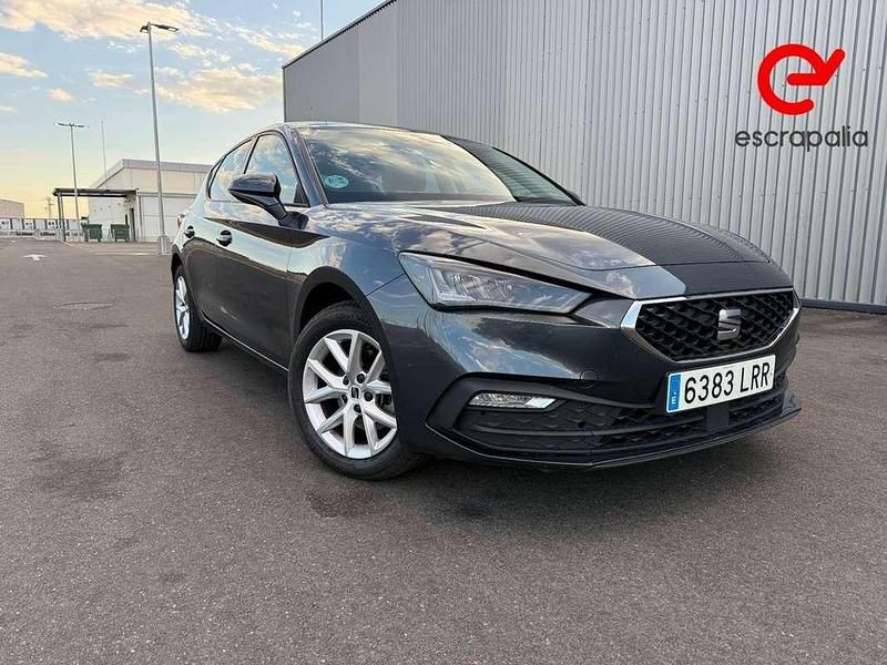 Usado Seat Leon Style 116 CV (85 kW) 2021 Negro Utilitario