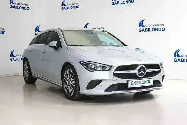 Usado Mercedes CLA180 116 CV (85 kW) 2021 Gris Coupe