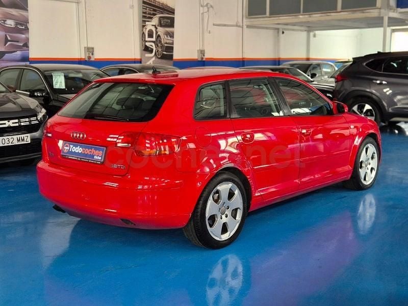 Usado Audi A3 Attraction 105 CV (77 kW) 2007 Rojo Utilitario